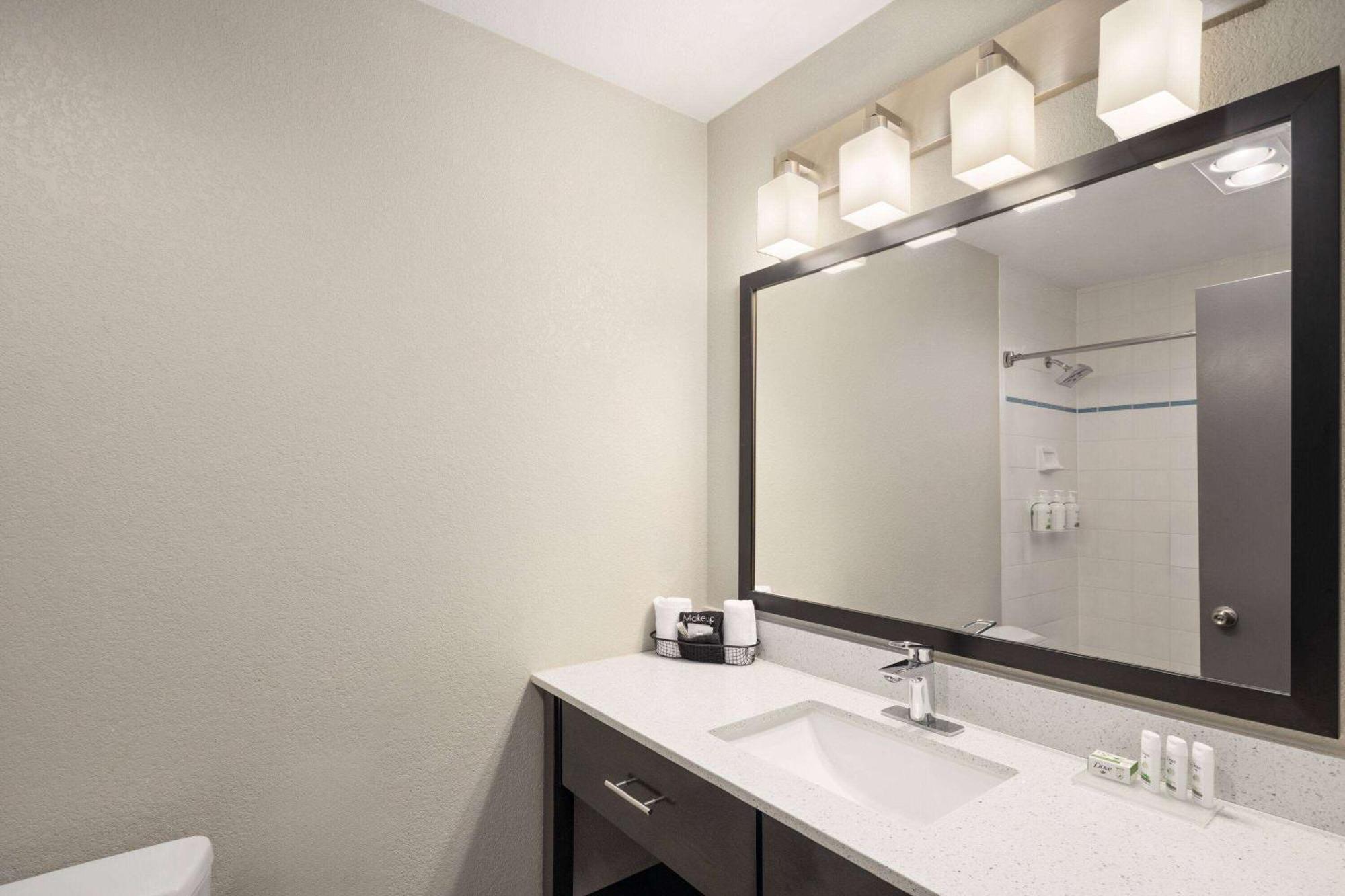 Baymont By Wyndham Moses Lake Exterior foto